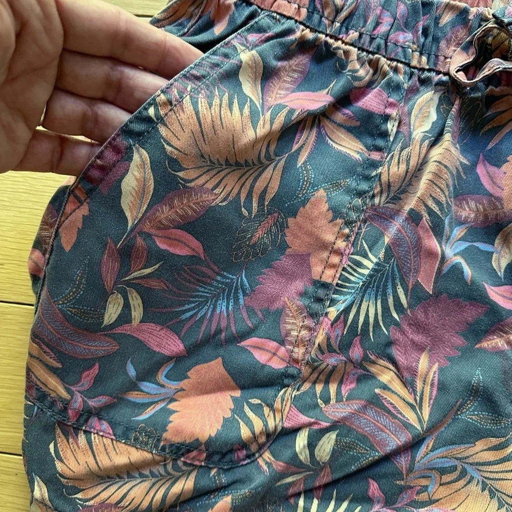 Nicole Miller New York Tropical Print Drawstring Shorts - Black & Coral